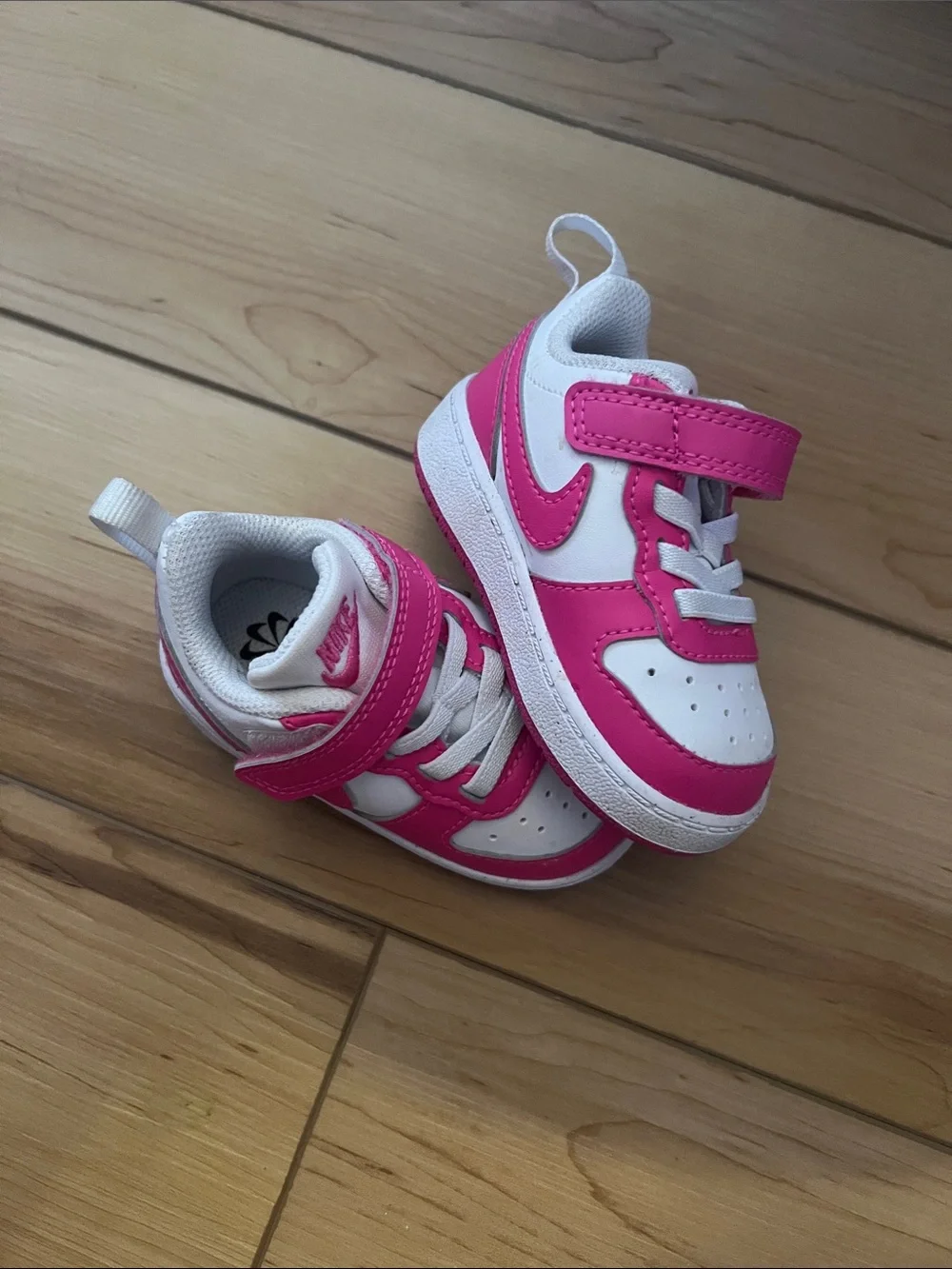 Nike Kids White and Pink Low-Top Velcro Sneakers